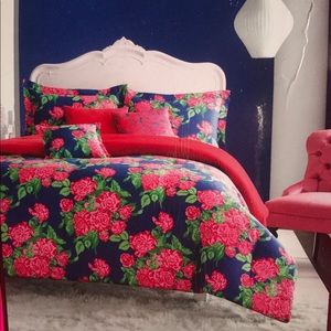 Betsey Johnson 6 piece comforter set